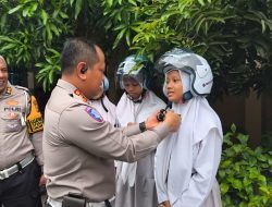 Ditlantas Polda Riau Gelar Police Go To School di SMK PGRI Pekanbaru, Tanam Pohon dan Bagikan Helm kepada Pelajar