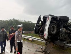 Fortuner Tergelincir di Tol Bangkinang, Satu Luka Berat dan Dua Luka Ringan