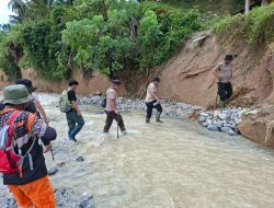 “Personel Polres Kampar ‘Tak Kenal Lelah’, ‘Terus Cari’ Ipda Angga di Sungai Batang Anai, ‘Semoga’ Ada Kabar Baik!”