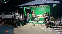 “Malam Bersahabat Bersama Kapolsek, Warga Tapung Hilir Aktifkan Siskamling, Kapolsek: Keamanan Tanggung Jawab Bersama’!”