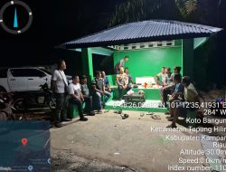 “Malam Bersahabat Bersama Kapolsek, Warga Tapung Hilir Aktifkan Siskamling, Kapolsek: Keamanan Tanggung Jawab Bersama’!”