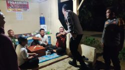 “Kapolsek Kampar Kiri Hilir Gerakkan Green Satkamling, Sapa Warga di Pos Kamling, Kapolsek: ‘Jaga Keamanan & Lestarikan Alam’!”