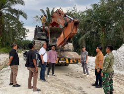 “Sinergi TNI-Polri Berantas Ilegal Mining, Polres Kampar Amankan Pekerja & Alat Berat di Tambang!”