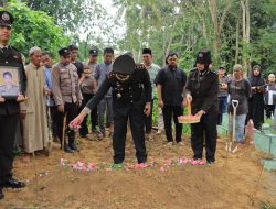 Kapolres Kampar Pimpin Upacara Pemakaman AIPTU Apendra, Sang Banit Reskrim yang Berdedikasi