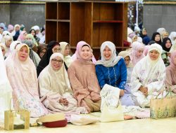 Diikuti Ribuan Jamaah, Bupati dan Wakil Bupati Laksnakan Shalat Iedul Fitri di Masjid Al Ihsan Markaz Islamy Bangkinang Kota