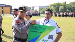 Polda Riau Gelar Apel Penyerahan Kartu BPJS Ketenagakerjaan bagi PPPK dan PHL