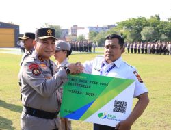 Polda Riau Gelar Apel Penyerahan Kartu BPJS Ketenagakerjaan bagi PPPK dan PHL
