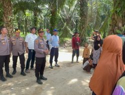 “Polisi Gabungan Bubarkan 3 Lokasi Ilegal Mining Di Kualu – Pasang Police Line, Pembongkaran Tempat Galian”