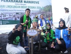 Hari Lingkungan Hidup dengan Tanam Mangrove di Dumai, Kapolda Riau: Satu Pohon Jadi Benteng Oksigen