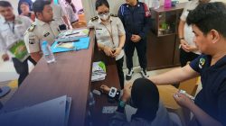Utamakan Pelayanan, Klinik Lapas Bersama Ka.KPLP Tangani Pengunjung Yang Alami Gangguan Kesehatan